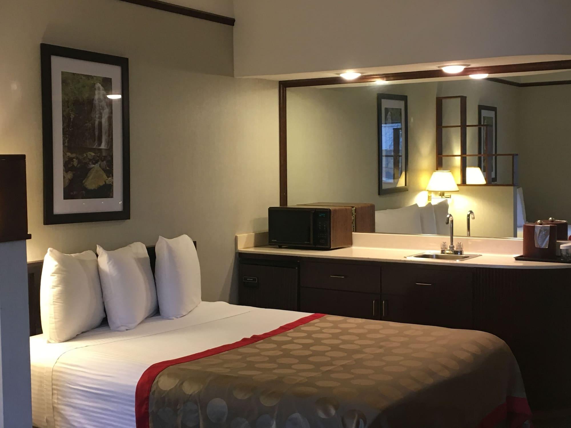 Ramada By Wyndham Airport 3* Portland