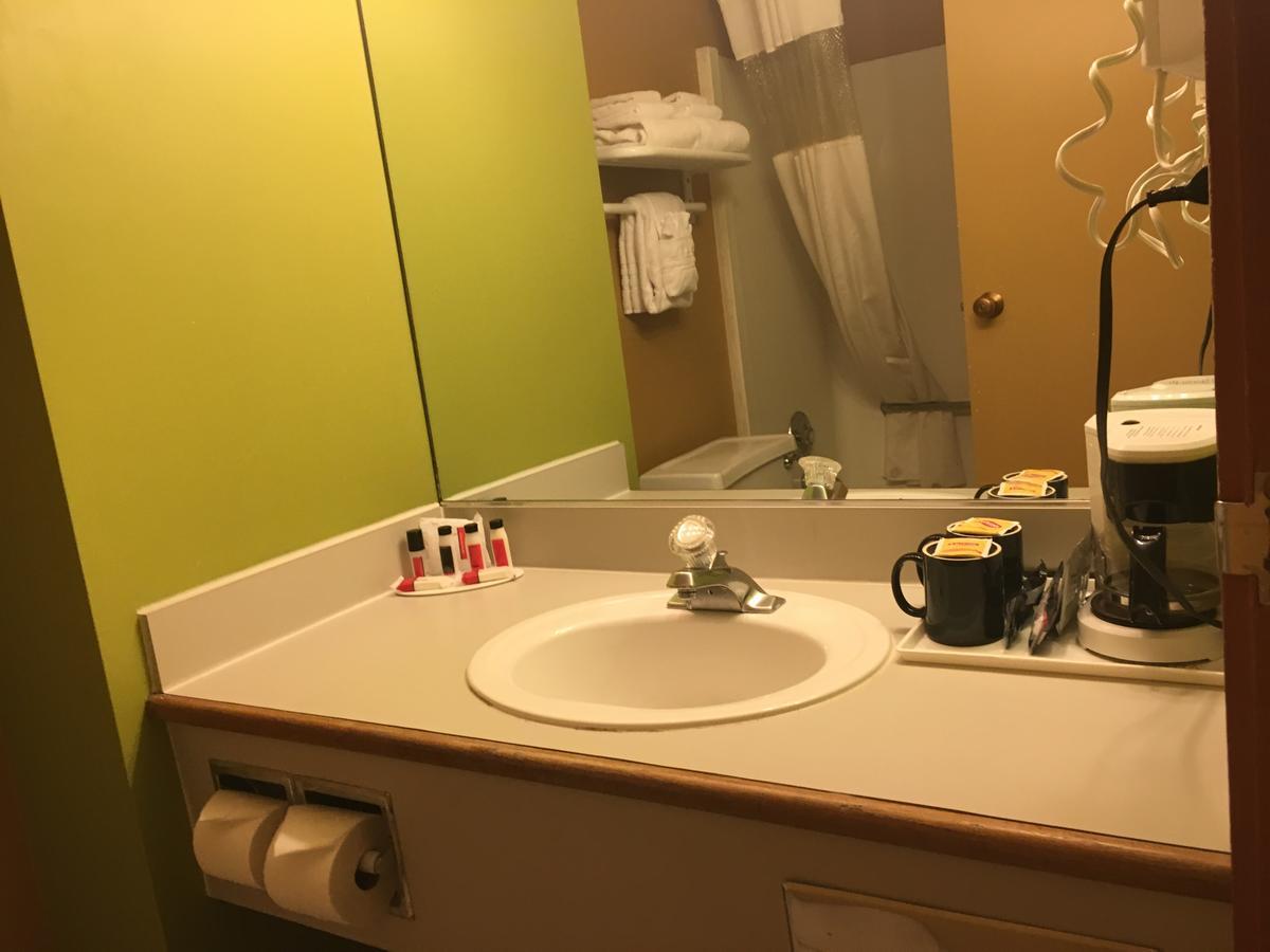 Hotel Ramada By Wyndham Airport